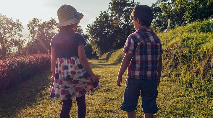 Kindergrößen von 0 bis 16 Jahre – Mit der richtigen Kleidergröße und der passenden Kleidung kann der Sommer kommen.